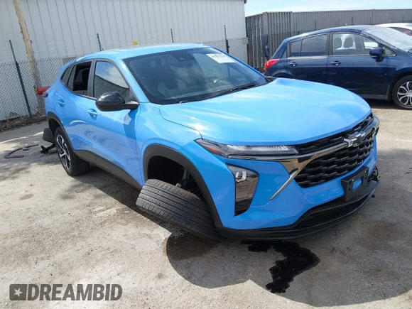 ✅ 2024 Chevrolet Trax 1RS • VIN: KL77LGE29RC215247 • Lot: 45367229. Wystawiony na IAAI z przebiegiem 21 201 mil. Bezpłatny archiwum sprzedaży aukcyjnych z USA i szczegółowy raport historii pojazdu na DreamBid. Zdjęcie 1.