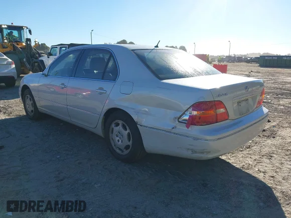 ✅ 2001 Lexus LS 430 • VIN: JTHBN30FX10045043 • Lot: 43445543. Wystawiony na IAAI z przebiegiem 272 610 mil. Bezpłatny archiwum sprzedaży aukcyjnych z USA i szczegółowy raport historii pojazdu na DreamBid. Zdjęcie 3.