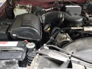 ✅ 1998 GMC Sierra 2500 • VIN: 1GTGC24RXWZ507261 • Lot: 86086414. Wystawiony na Copart z przebiegiem 250 149 mil. Bezpłatny archiwum sprzedaży aukcyjnych z USA i szczegółowy raport historii pojazdu na DreamBid. Zdjęcie 13.