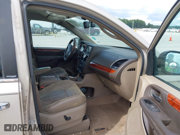 ✅ 2014 Chrysler Town & Country Limited • VIN: 2C4RC1GG7ER304513 • Lot: 45175140. Wystawiony na IAAI z przebiegiem 150 279 mil. Bezpłatny archiwum sprzedaży aukcyjnych z USA i szczegółowy raport historii pojazdu na DreamBid. Zdjęcie 5.