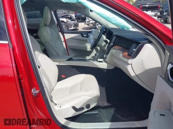 ✅ 2021 Volvo XC60 Momentum • VIN: YV4A22RK1M1747652 • Lot: 42567282. Wystawiony na IAAI z przebiegiem 67 284 mil. Bezpłatny archiwum sprzedaży aukcyjnych z USA i szczegółowy raport historii pojazdu na DreamBid. Zdjęcie 5.