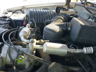 ✅ 2000 GMC Denali • VIN: 1GKEK63R7YR218221 • Lot: 43413834. Listed on IAAI with 284,068 mi. Free auction sales archive from the USA and detailed vehicle history report at DreamBid. Image 12.