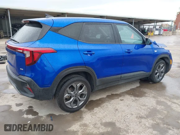 ✅ 2024 Kia Seltos LX • VIN: KNDEPCAA7R7564906 • Lot: 44918227. Wystawiony na IAAI z przebiegiem 76 867 mil. Bezpłatny archiwum sprzedaży aukcyjnych z USA i szczegółowy raport historii pojazdu na DreamBid. Zdjęcie 4.