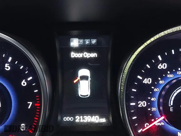 ✅ 2013 Hyundai Santa Fe Limited • VIN: KM8SRDHF8DU004791 • Lot: 44027409. Wystawiony na IAAI z przebiegiem 213 940 mil. Bezpłatny archiwum sprzedaży aukcyjnych z USA i szczegółowy raport historii pojazdu na DreamBid. Zdjęcie 7.