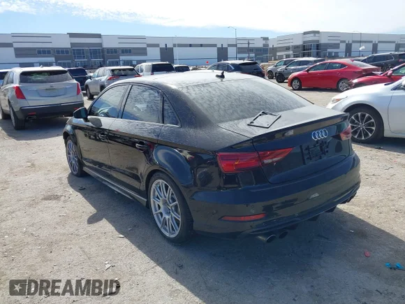 ✅ 2017 Audi S3 Prestige • VIN: WAUF1GFF0H1045759 • Лот: 44419940. Опубліковано раніше на IAAI з пробігом 84 718 миль. Безкоштовний доступ до архіву аукціонних продажів зі США та докладний звіт про історію автомобіля на DreamBid. Зображення 3.