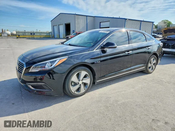 ✅ 2016 Hyundai Sonata Limited • VIN: KMHE34L19GA008932 • Lot: 52165096. Listed on Copart with 140,679 mi. Free auction sales archive from the USA and detailed vehicle history report at DreamBid. Image 1.