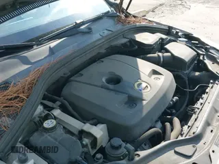 ✅ 2015 Volvo XC60 T5 Drive-E Premier • VIN: YV440MDK7F2675083 • Lot: 43267177. Wystawiony na IAAI z przebiegiem 86 818 mil. Bezpłatny archiwum sprzedaży aukcyjnych z USA i szczegółowy raport historii pojazdu na DreamBid. Zdjęcie 18.