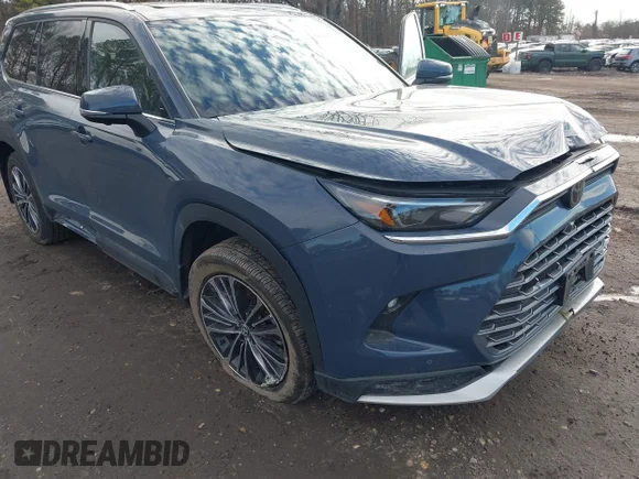 ✅ 2024 Toyota Highlander Hybrid MAX Platinum • VIN: 5TDADAB52RS006299 • Лот: 44094474. Опубликован ранее на IAAI с пробегом 22 494 миль. Бесплатный доступ к архиву аукционных продаж из США и подробный отчёт об истории автомобиля на DreamBid. Изображение 6.