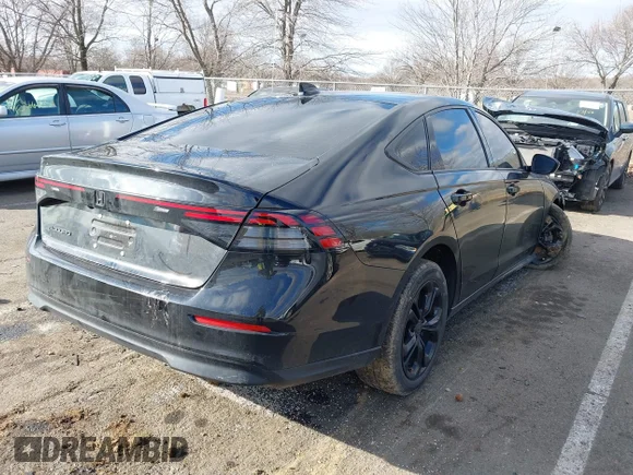✅ 2023 Honda Accord EX • VIN: 1HGCY1F34PA033893 • Lot: 44105946. Wystawiony na IAAI z przebiegiem 47 408 mil. Bezpłatny archiwum sprzedaży aukcyjnych z USA i szczegółowy raport historii pojazdu na DreamBid. Zdjęcie 4.