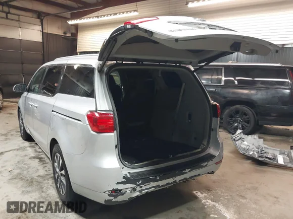 ✅ 2018 Kia Sedona EX • VIN: KNDMC5C18J6423403 • Lot: 44680723. Wystawiony na IAAI z przebiegiem 296 983 mil. Bezpłatny archiwum sprzedaży aukcyjnych z USA i szczegółowy raport historii pojazdu na DreamBid. Zdjęcie 3.