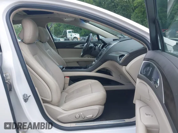 ✅ 2019 Lincoln MKZ Reserve I • VIN: 3LN6L5C98KR613877 • Lot: 42364105. Wystawiony na IAAI z przebiegiem 41 273 mil. Bezpłatny archiwum sprzedaży aukcyjnych z USA i szczegółowy raport historii pojazdu na DreamBid. Zdjęcie 5.