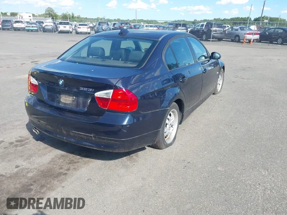 ✅ 2007 BMW 3 Series 323i • VIN: WBAVH13597KC98199 • Лот: 43092953. Опубликован ранее на IAAI с пробегом 154 503 миль. Бесплатный доступ к архиву аукционных продаж из США и подробный отчёт об истории автомобиля на DreamBid. Изображение 4.