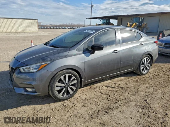 ✅ 2020 Nissan Versa SR • VIN: 3N1CN8FV0LL915974 • Лот: 97816005. Опубліковано раніше на Copart з пробігом 87 185 миль. Безкоштовний доступ до архіву аукціонних продажів зі США та докладний звіт про історію автомобіля на DreamBid. Зображення 1.