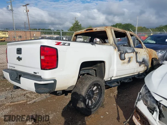 ✅ 2018 Chevrolet Silverado 1500 LT • VIN: 3GCUKREC6JG266848 • Lot: 40392638. Wystawiony na IAAI z przebiegiem Nie podano. Bezpłatny archiwum sprzedaży aukcyjnych z USA i szczegółowy raport historii pojazdu na DreamBid. Zdjęcie 4.
