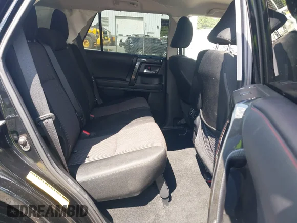 ✅ 2023 Toyota 4Runner TRD Off Road • VIN: JTEPU5JR2P6130264 • Lot: 43199803. Wystawiony na IAAI z przebiegiem 32 943 mil. Bezpłatny archiwum sprzedaży aukcyjnych z USA i szczegółowy raport historii pojazdu na DreamBid. Zdjęcie 8.