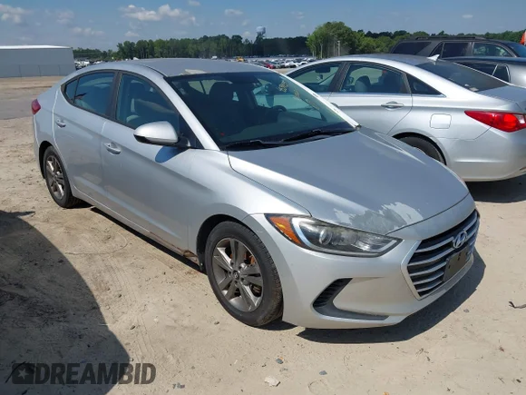 ✅ 2018 Hyundai Elantra Value Edition • VIN: 5NPD84LFXJH267832 • Лот: 45392353. Опубліковано раніше на IAAI з пробігом 105 066 миль. Безкоштовний доступ до архіву аукціонних продажів зі США та докладний звіт про історію автомобіля на DreamBid. Зображення 1.
