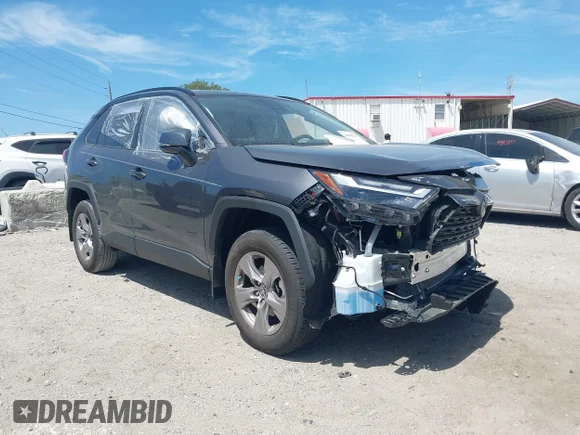 ✅ 2025 Toyota RAV4 XLE • VIN: 2T3W1RFV3SC310061 • Лот: 44845253. Опубліковано раніше на IAAI з пробігом 27 485 миль. Безкоштовний доступ до архіву аукціонних продажів зі США та докладний звіт про історію автомобіля на DreamBid. Зображення 1.