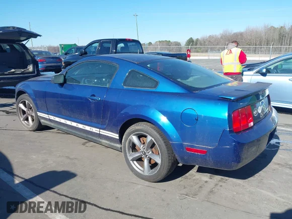 ✅ 2007 Ford Mustang Deluxe • VIN: 1ZVFT80N775349081 • Lot: 44194040. Wystawiony na IAAI z przebiegiem 192 504 mil. Bezpłatny archiwum sprzedaży aukcyjnych z USA i szczegółowy raport historii pojazdu na DreamBid. Zdjęcie 3.