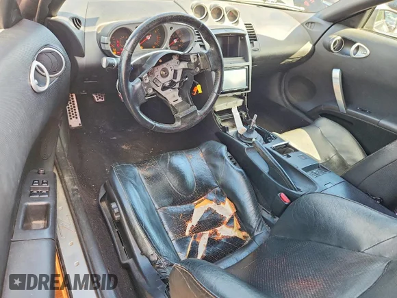 ✅ 2003 Nissan 350Z Performance • VIN: JN1AZ34D23T101345 • Lot: 55134486. Wystawiony na Copart z przebiegiem 164 351 mil. Bezpłatny archiwum sprzedaży aukcyjnych z USA i szczegółowy raport historii pojazdu na DreamBid. Zdjęcie 8.