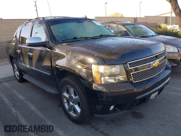 ✅ 2012 Chevrolet Avalanche LTZ • VIN: 3GNMCGE02CG135739 • Lot: 43598169. Wystawiony na IAAI z przebiegiem 193 171 mil. Bezpłatny archiwum sprzedaży aukcyjnych z USA i szczegółowy raport historii pojazdu na DreamBid. Zdjęcie 1.