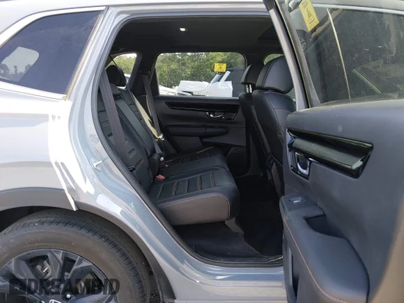 ✅ 2023 Honda CR-V Sport Touring • VIN: 5J6RS6H93PL000150 • Lot: 44952696. Wystawiony na IAAI z przebiegiem 31 269 mil. Bezpłatny archiwum sprzedaży aukcyjnych z USA i szczegółowy raport historii pojazdu na DreamBid. Zdjęcie 8.