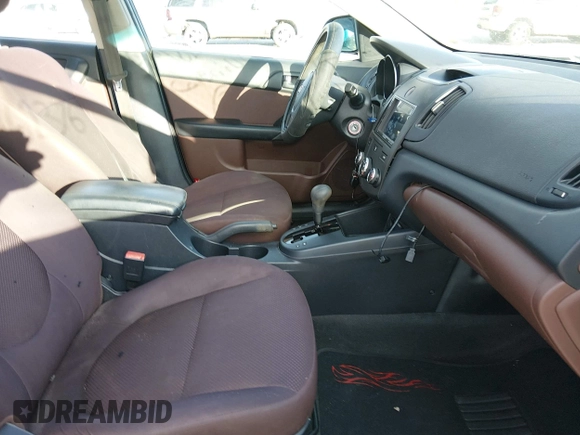 ✅ 2010 Kia Forte EX • VIN: KNAFU4A23A5166830 • Lot: 44462376. Wystawiony na IAAI z przebiegiem 227 803 mil. Bezpłatny archiwum sprzedaży aukcyjnych z USA i szczegółowy raport historii pojazdu na DreamBid. Zdjęcie 5.