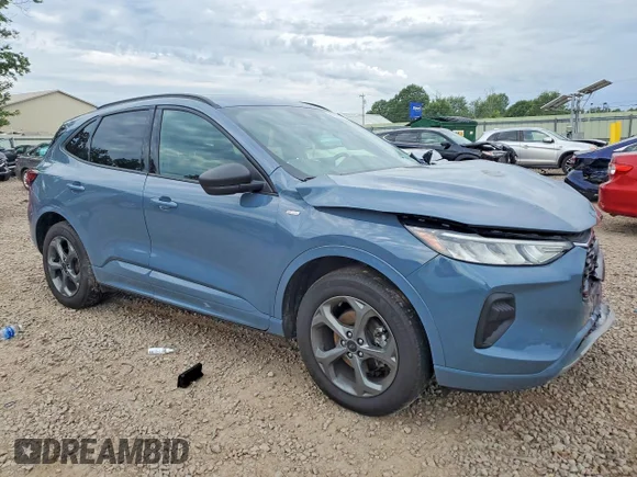 ✅ 2024 Ford Escape ST-Line • VIN: 1FMCU9MN7RUB61569 • Lot: 58356606. Wystawiony na Copart z przebiegiem 24 502 mil. Bezpłatny archiwum sprzedaży aukcyjnych z USA i szczegółowy raport historii pojazdu na DreamBid. Zdjęcie 4.