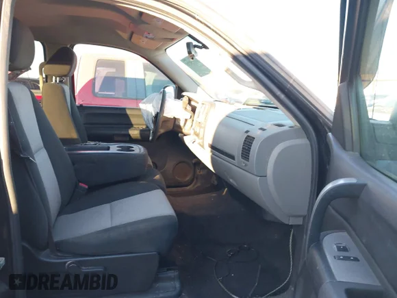 ✅ 2009 Chevrolet Silverado 1500 LS • VIN: 3GCEC13C29G136289 • Lot: 44115024. Wystawiony na IAAI z przebiegiem 152 912 mil. Bezpłatny archiwum sprzedaży aukcyjnych z USA i szczegółowy raport historii pojazdu na DreamBid. Zdjęcie 5.