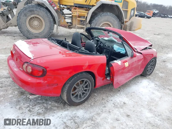 ✅ 1999 Mazda MX-5 Miata • VIN: JM1NB3532X0111342 • Lot: 43873738. Wystawiony na IAAI z przebiegiem 43 966 mil. Bezpłatny archiwum sprzedaży aukcyjnych z USA i szczegółowy raport historii pojazdu na DreamBid. Zdjęcie 4.