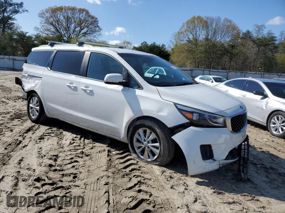 ✅ 2016 Kia Sedona LX • VIN: KNDMB5C17G6163863 • Lot: 52128745. Wystawiony na Copart z przebiegiem 165 416 mil. Bezpłatny archiwum sprzedaży aukcyjnych z USA i szczegółowy raport historii pojazdu na DreamBid. Zdjęcie 4.