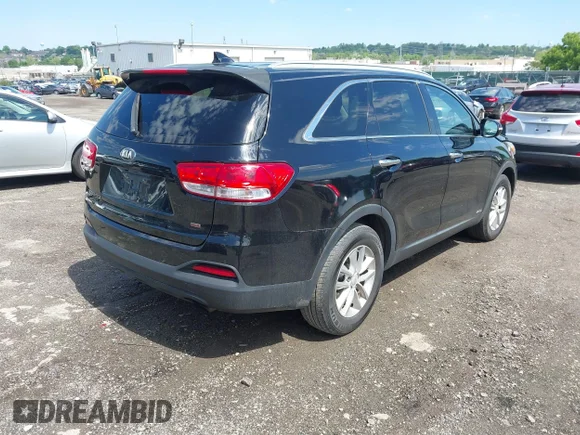 ✅ 2016 Kia Sorento LX • VIN: 5XYPGDA32GG038506 • Lot: 45058143. Wystawiony na IAAI z przebiegiem 95 652 mil. Bezpłatny archiwum sprzedaży aukcyjnych z USA i szczegółowy raport historii pojazdu na DreamBid. Zdjęcie 4.