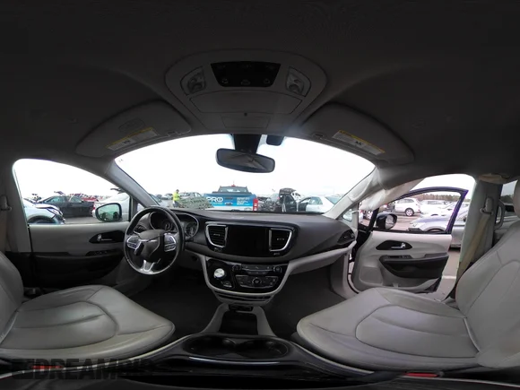 ✅ 2020 Chrysler Pacifica Touring L • VIN: 2C4RC1BGXLR121305 • Lot: 44081750. Wystawiony na IAAI z przebiegiem 81 246 mil. Bezpłatny archiwum sprzedaży aukcyjnych z USA i szczegółowy raport historii pojazdu na DreamBid. Zdjęcie 18.