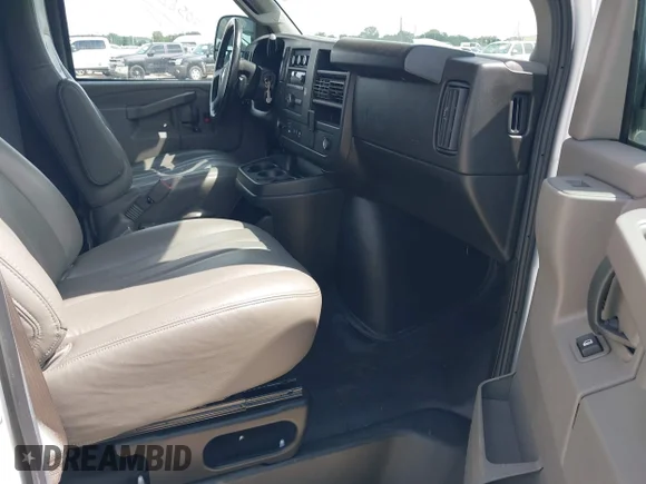 ✅ 2023 Chevrolet Express Cargo • VIN: 1GCWGBFP0P1117443 • Лот: 42488911. Опубліковано раніше на IAAI з пробігом 76 369 миль. Безкоштовний доступ до архіву аукціонних продажів зі США та докладний звіт про історію автомобіля на DreamBid. Зображення 5.