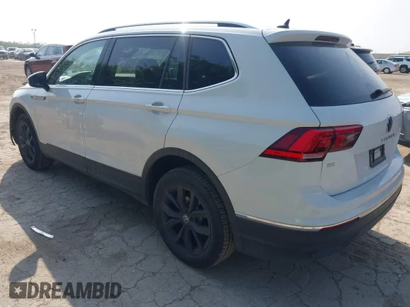 ✅ 2024 Volkswagen Tiguan SE • VIN: 3VV3B7AX9RM098307 • Lot: 41941586. Wystawiony na IAAI z przebiegiem 16 945 mil. Bezpłatny archiwum sprzedaży aukcyjnych z USA i szczegółowy raport historii pojazdu na DreamBid. Zdjęcie 3.