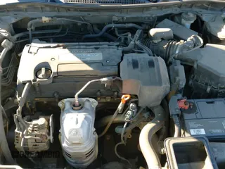 ✅ 2013 Honda Accord LX • VIN: 1HGCR2F32DA090902 • Lot: 43641754. Listed on IAAI with 177,396 mi. Free auction sales archive from the USA and detailed vehicle history report at DreamBid. Image 18.