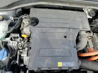 ✅ 2017 Hyundai Ioniq Blue • VIN: KMHC65LC6HU024821 • Lot: 82654934. Wystawiony na Copart z przebiegiem 111 518 mil. Bezpłatny archiwum sprzedaży aukcyjnych z USA i szczegółowy raport historii pojazdu na DreamBid. Zdjęcie 15.