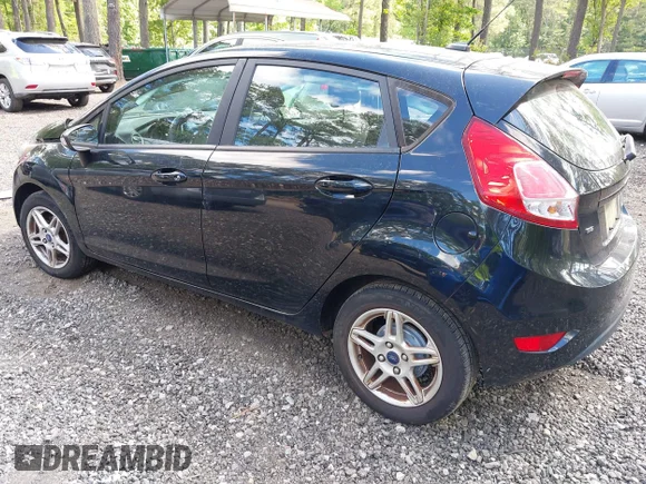 ✅ 2018 Ford Fiesta SE • VIN: 3FADP4EJ1JM108976 • Lot: 45131458. Wystawiony na IAAI z przebiegiem 64 798 mil. Bezpłatny archiwum sprzedaży aukcyjnych z USA i szczegółowy raport historii pojazdu na DreamBid. Zdjęcie 3.