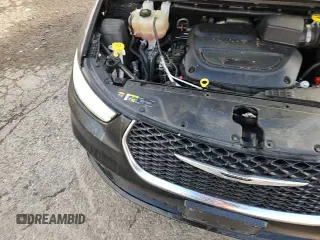 ✅ 2022 Chrysler Pacifica Touring L • VIN: 2C4RC1BG3NR170543 • Lot: 92755335. Listed on Copart with 54,310 mi. Free auction sales archive from the USA and detailed vehicle history report at DreamBid. Image 14.