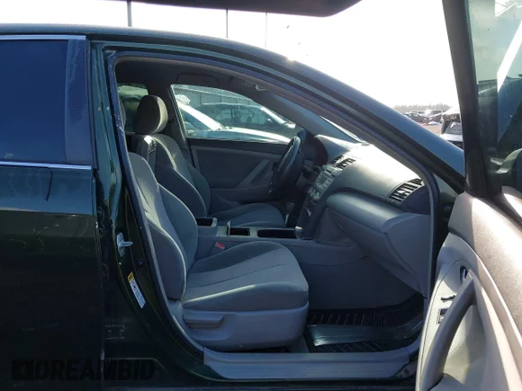 ✅ 2010 Toyota Camry LE • VIN: 4T1BF3EKXAU529190 • Lot: 44925380. Wystawiony na IAAI z przebiegiem 237 736 mil. Bezpłatny archiwum sprzedaży aukcyjnych z USA i szczegółowy raport historii pojazdu na DreamBid. Zdjęcie 5.