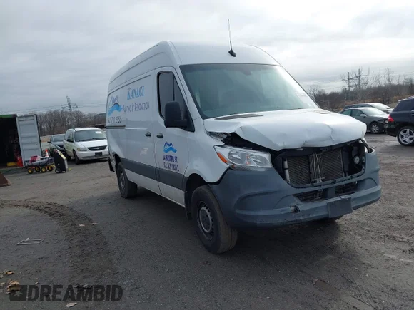 ✅ 2020 Mercedes-Benz Sprinter Cargo • VIN: W1W70BGY6LT027071 • Лот: 44404527. Опубліковано раніше на IAAI з пробігом 61 688 миль. Безкоштовний доступ до архіву аукціонних продажів зі США та докладний звіт про історію автомобіля на DreamBid. Зображення 1.