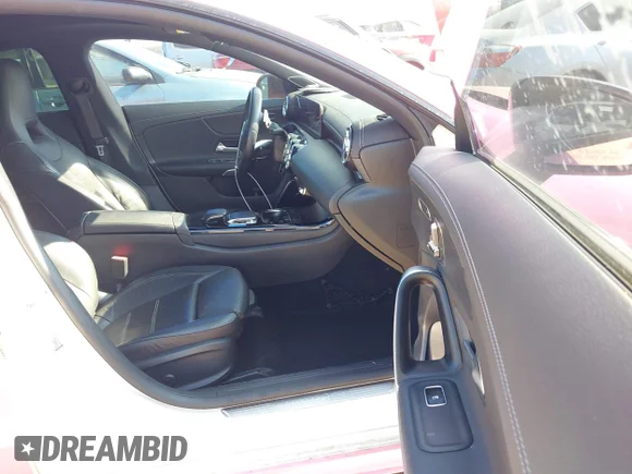 ✅ 2020 Mercedes-Benz CLA 250 • VIN: WDD5J4HB3LN069570 • Lot: 44014245. Wystawiony na IAAI z przebiegiem 63 388 mil. Bezpłatny archiwum sprzedaży aukcyjnych z USA i szczegółowy raport historii pojazdu na DreamBid. Zdjęcie 5.