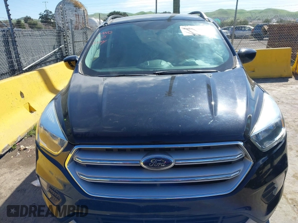 ✅ 2018 Ford Escape SE • VIN: 1FMCU0GD9JUB39947 • Lot: 44531086. Wystawiony na IAAI z przebiegiem 74 102 mil. Bezpłatny archiwum sprzedaży aukcyjnych z USA i szczegółowy raport historii pojazdu na DreamBid. Zdjęcie 6.