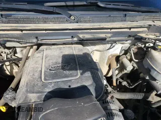 ✅ 2018 GMC Sierra 2500HD • VIN: 1GT12REG2JF131714 • Lot: 84949805. Wystawiony na Copart z przebiegiem 120 634 mil. Bezpłatny archiwum sprzedaży aukcyjnych z USA i szczegółowy raport historii pojazdu na DreamBid. Zdjęcie 16.