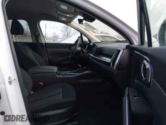 ✅ 2025 Kia Sorento LX • VIN: 5XYRG4JC7SG335059 • Lot: 44684846. Wystawiony na IAAI z przebiegiem 10 118 mil. Bezpłatny archiwum sprzedaży aukcyjnych z USA i szczegółowy raport historii pojazdu na DreamBid. Zdjęcie 5.