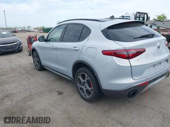 ✅ 2023 Alfa Romeo Stelvio Ti • VIN: ZASPAKBN6P7D57689 • Лот: 42242053. Опубліковано раніше на IAAI з пробігом 42 085 миль. Безкоштовний доступ до архіву аукціонних продажів зі США та докладний звіт про історію автомобіля на DreamBid. Зображення 3.