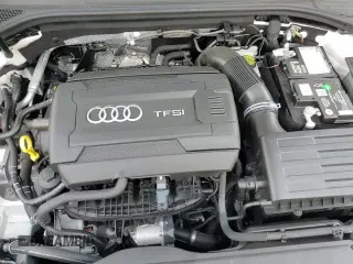 ✅ 2019 Audi A3 Premium • VIN: WAUBEGFF3KA122893 • Lot: 54514585. Wystawiony na Copart z przebiegiem 47 211 mil. Bezpłatny archiwum sprzedaży aukcyjnych z USA i szczegółowy raport historii pojazdu na DreamBid. Zdjęcie 13.