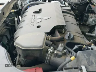 ✅ 2017 Mitsubishi Outlander SE • VIN: JA4AD3A38HZ057518 • Lot: 42869764. Listed on IAAI with 87,097 mi. Free auction sales archive from the USA and detailed vehicle history report at DreamBid. Image 19.