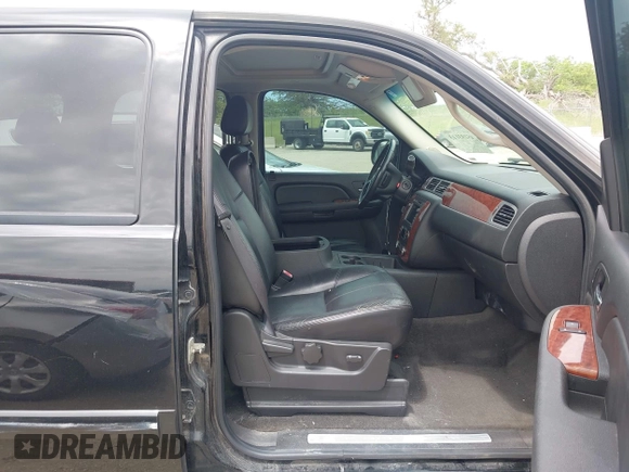 ✅ 2008 Chevrolet Tahoe • VIN: 1GNFK135X8R179082 • Lot: 45193113. Wystawiony na IAAI z przebiegiem 181 848 mil. Bezpłatny archiwum sprzedaży aukcyjnych z USA i szczegółowy raport historii pojazdu na DreamBid. Zdjęcie 5.