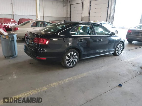 ✅ 2014 Volkswagen Jetta Hybrid • VIN: 3VW637AJ1EM283365 • Lot: 44141051. Wystawiony na IAAI z przebiegiem 111 430 mil. Bezpłatny archiwum sprzedaży aukcyjnych z USA i szczegółowy raport historii pojazdu na DreamBid. Zdjęcie 4.