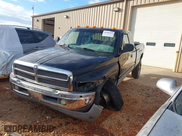✅ 2002 Dodge 2500 • VIN: 3B7KF23ZX2M277574 • Lot: 44209433. Wystawiony na IAAI z przebiegiem 193 880 mil. Bezpłatny archiwum sprzedaży aukcyjnych z USA i szczegółowy raport historii pojazdu na DreamBid. Zdjęcie 2.